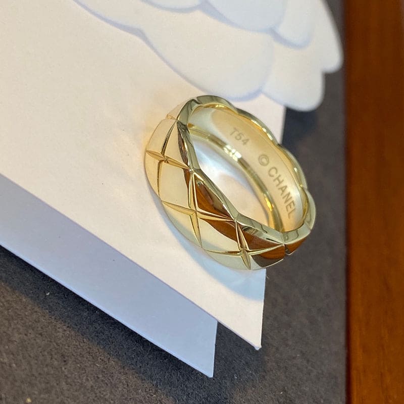 18K  Chanel Coco Crush Ring