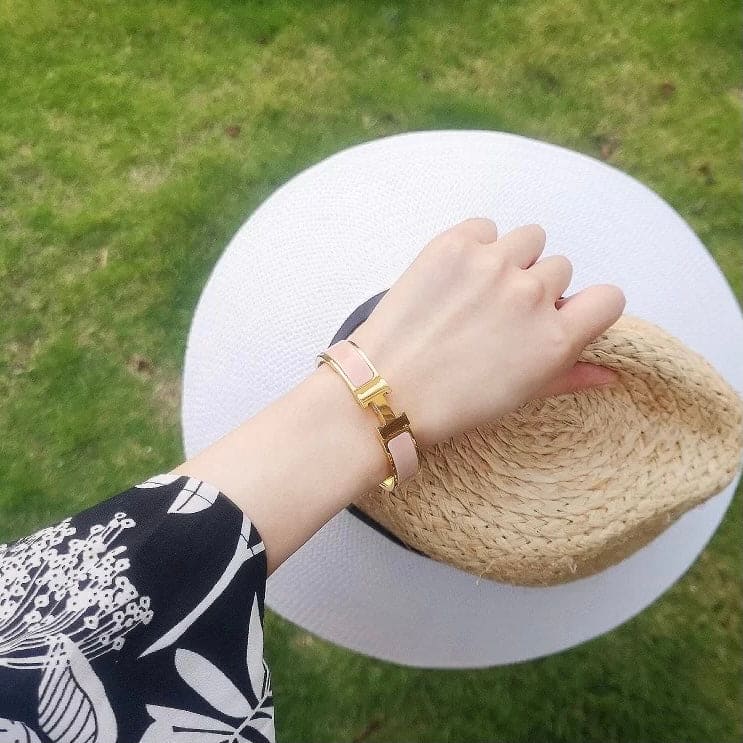 18K Clic Hermes Pink Bracelet