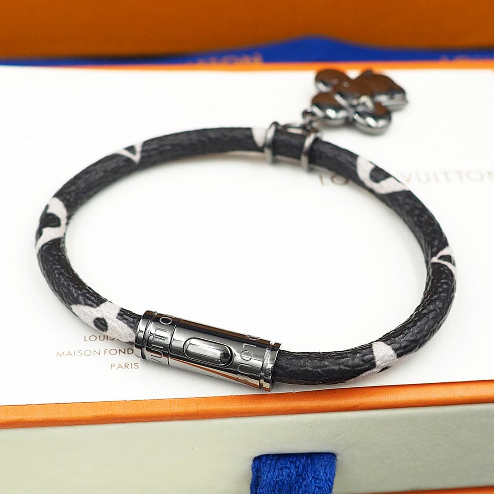 18K Louis Vuitton Hang It Bracelet