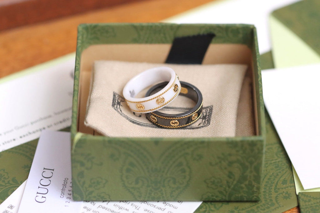 18K Double Gucci Interlocking Gucci Icon Black Corundum Ring