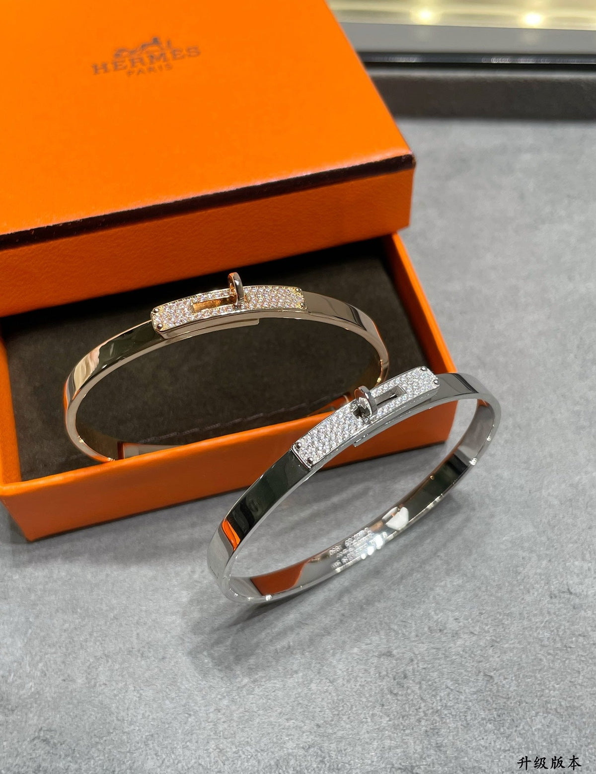 18K Kelly Small Model Diamond Hermes Bracelet