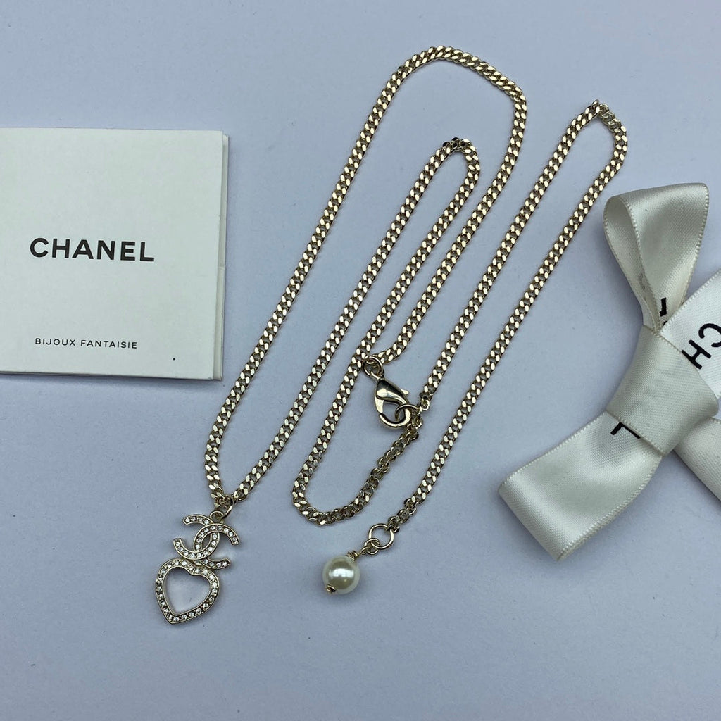18K  Chanel Heart Chain Necklace