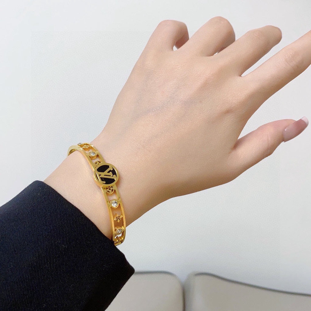 18K Louis Vuitton Gold Bracelet