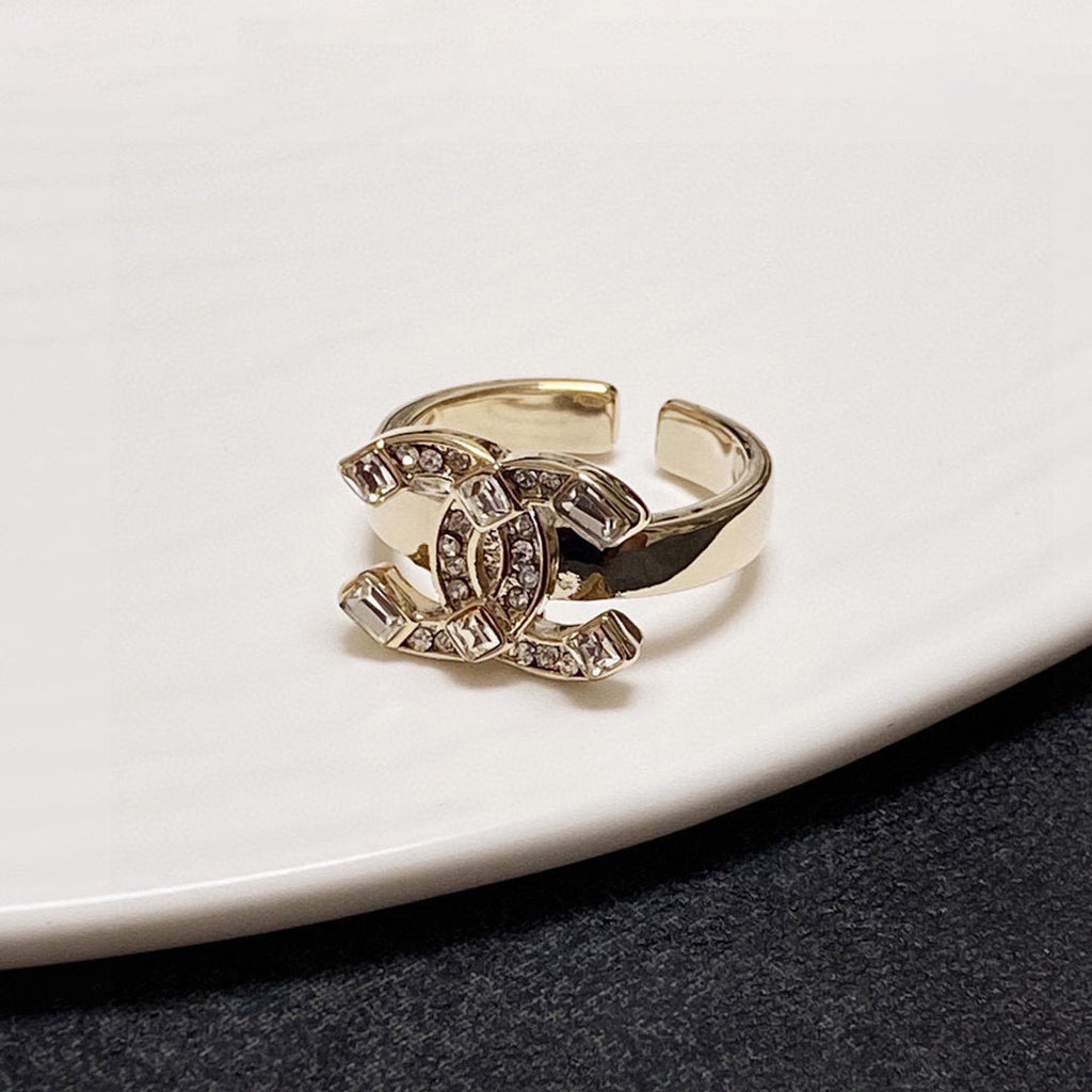 18K  Chanel Crystals Ring