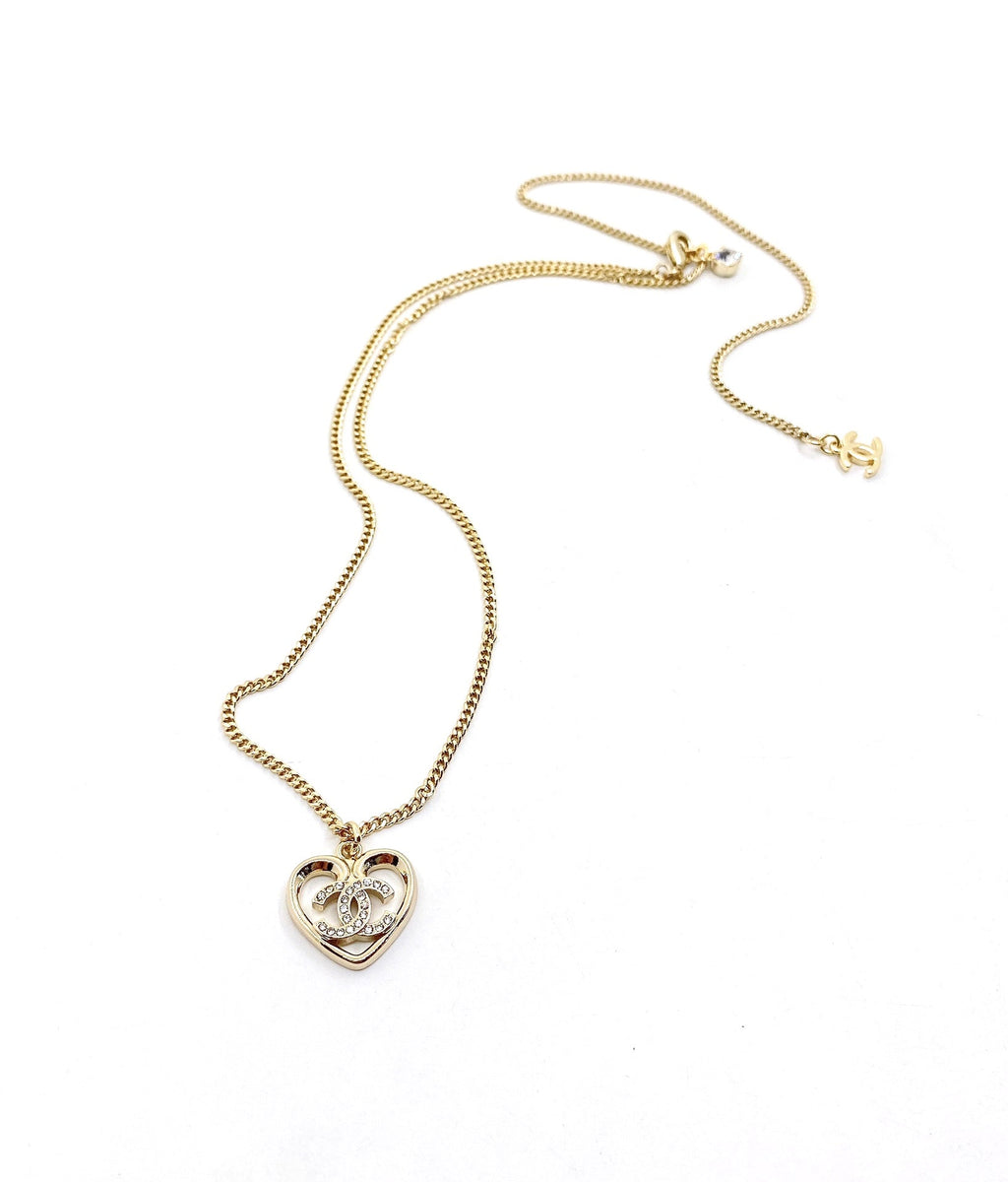 18K  Chanel Heart Pendant Chain Necklace