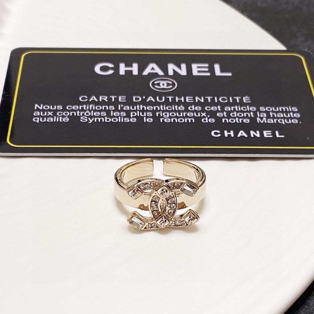 18K  Chanel Crystals Ring