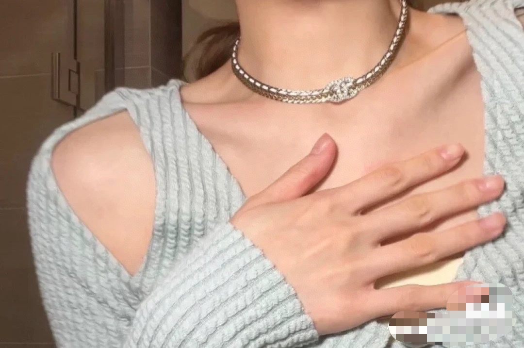 18K  Chanel Diamonds Choker Necklace