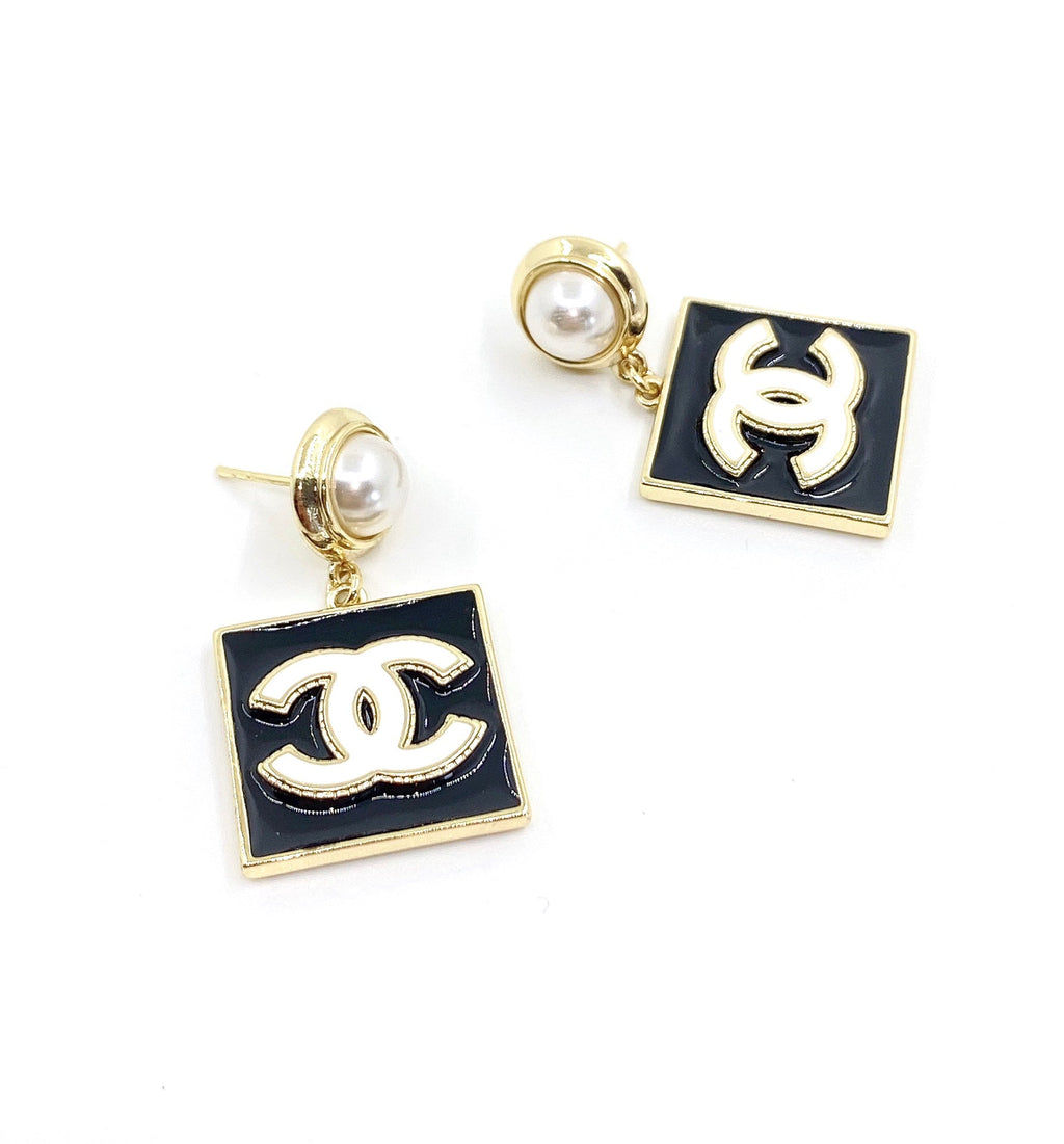 18K  Chanel Square Pearl Pendant Earrings