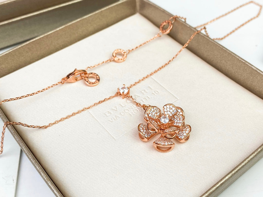 18K BVLGARI DIVAS' DREAM Necklace