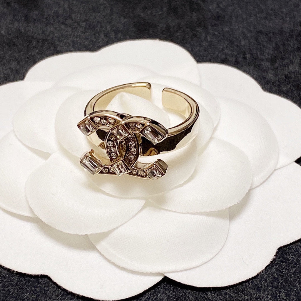 18K  Chanel Crystals Ring