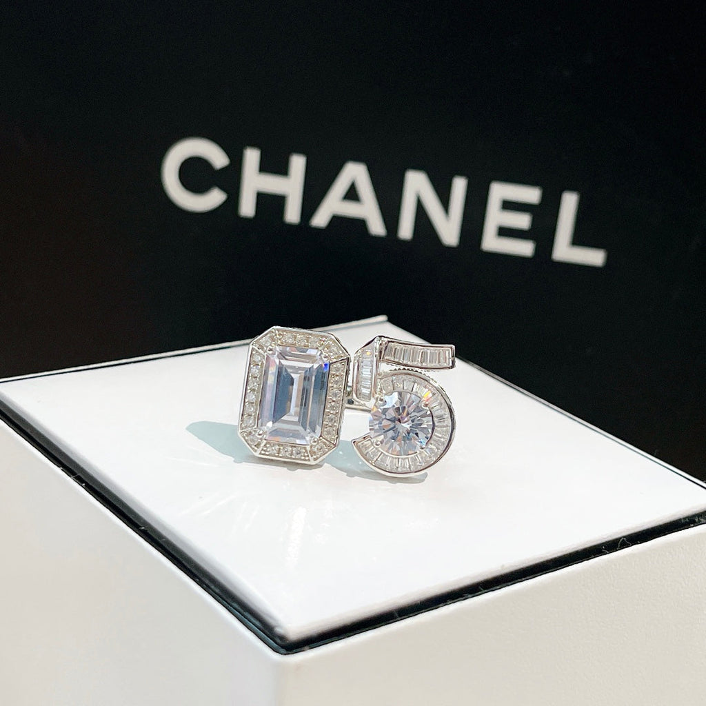 18K  Chanel No.5 Diamonds Ring