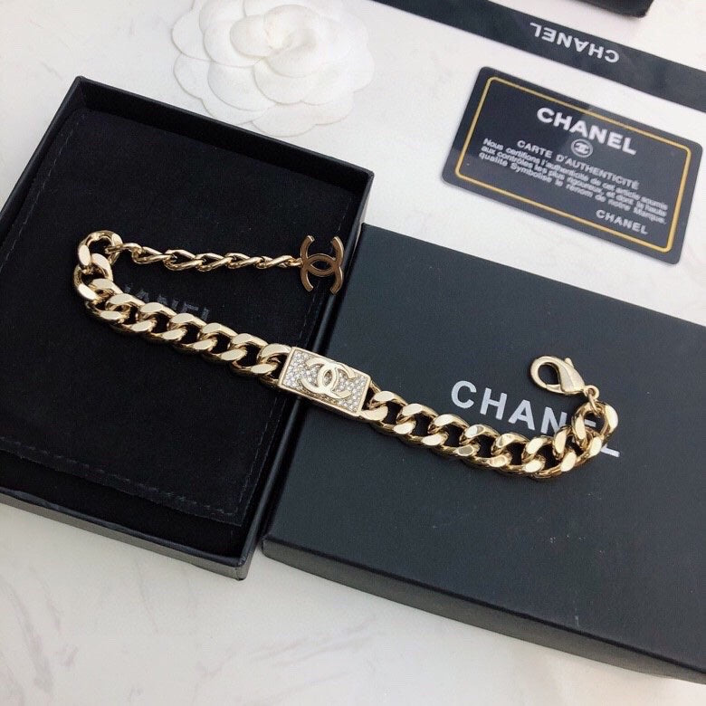 18K  Chanel Diamonds Chain Necklace