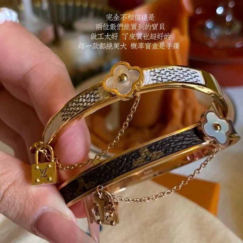 18K Louis Vuitton Blooming Bracelet