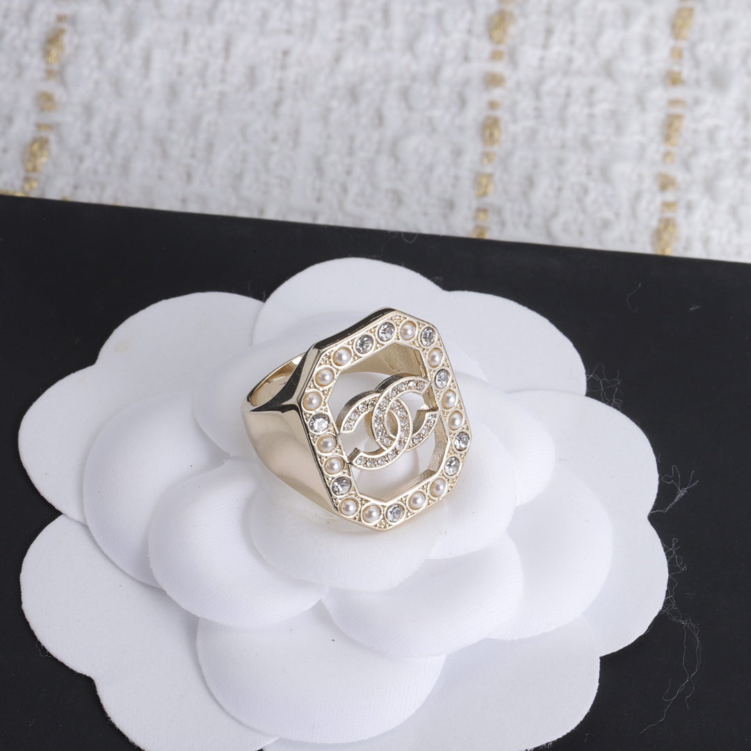 18K  Chanel Diamonds Ring
