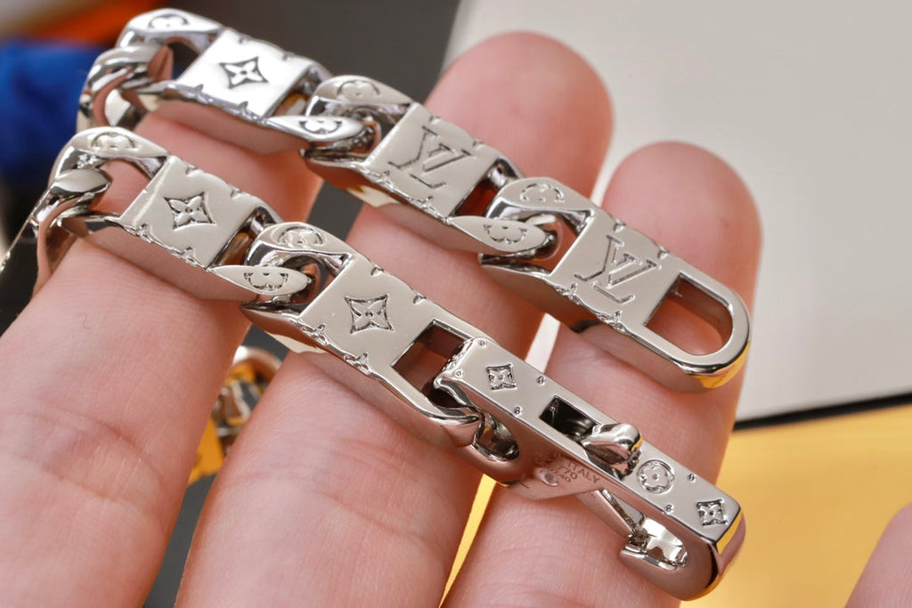 18K Louis Vuitton Monogram Tied Up Bracelet