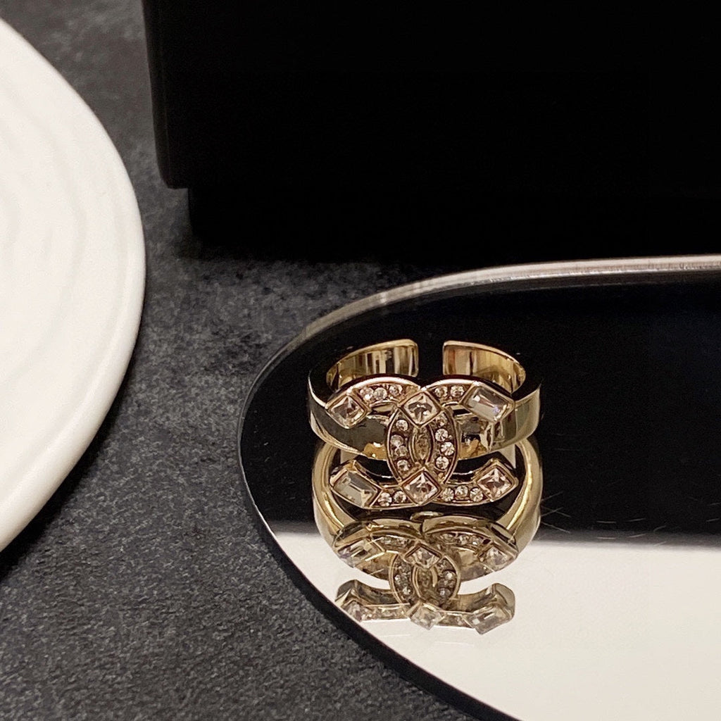 18K  Chanel Crystals Ring