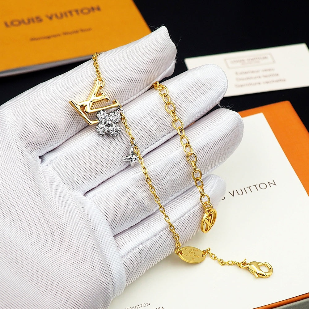18K Louis Vuitton Gram Diamond Bracelet