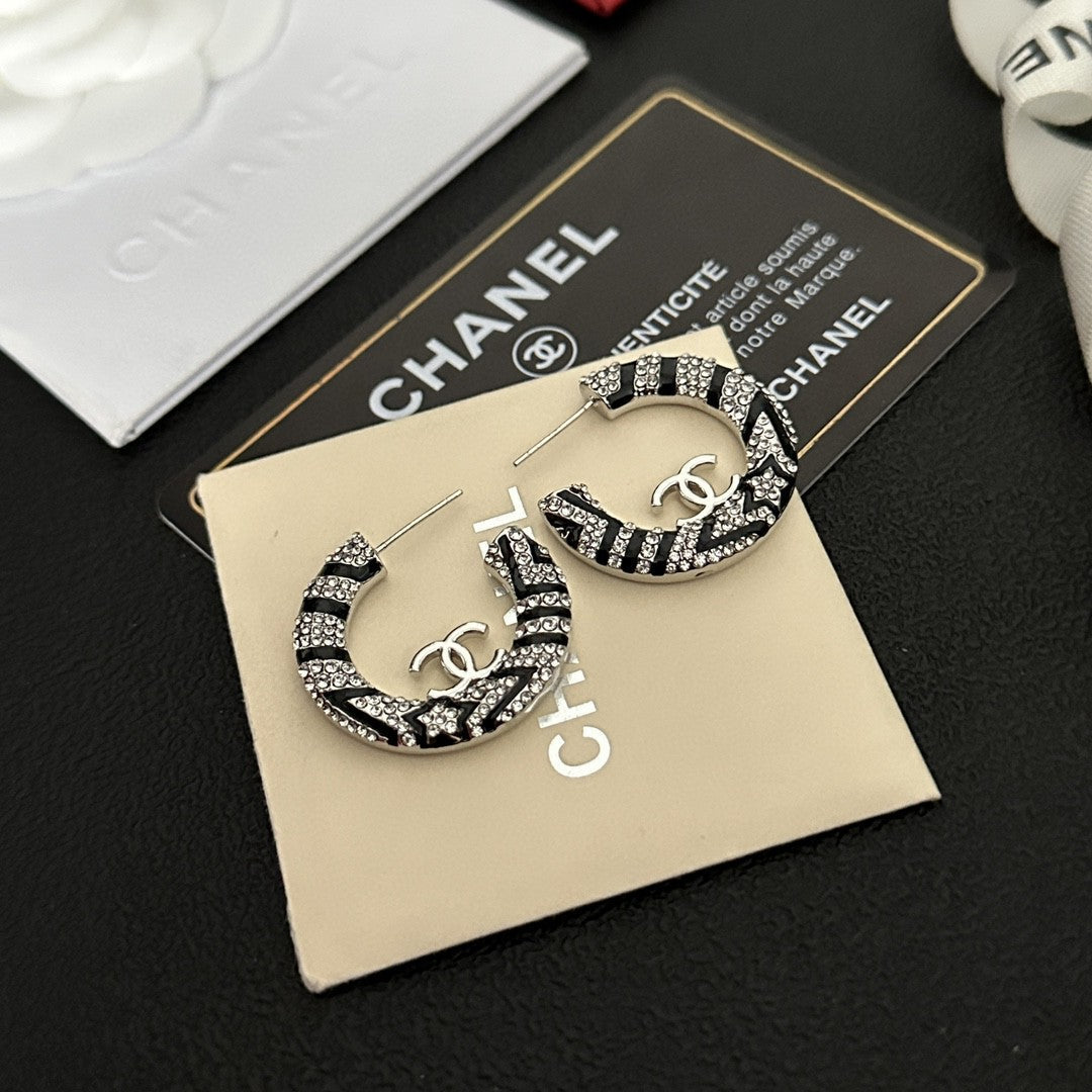18K  Chanel Black Diamonds Earrings