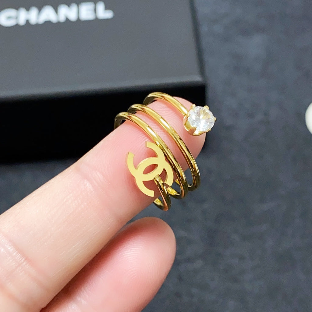 18K  Chanel Vintage Pearl Ring