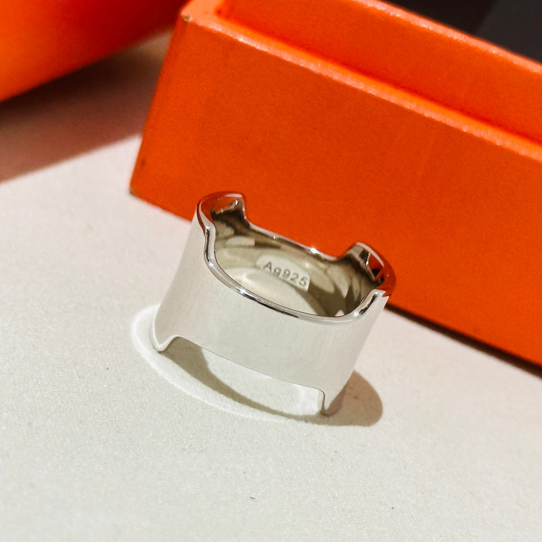 18K Amazone Large Hermes Ring