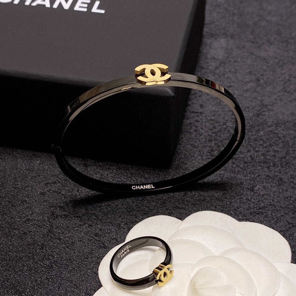 18K  Chanel Black Ring